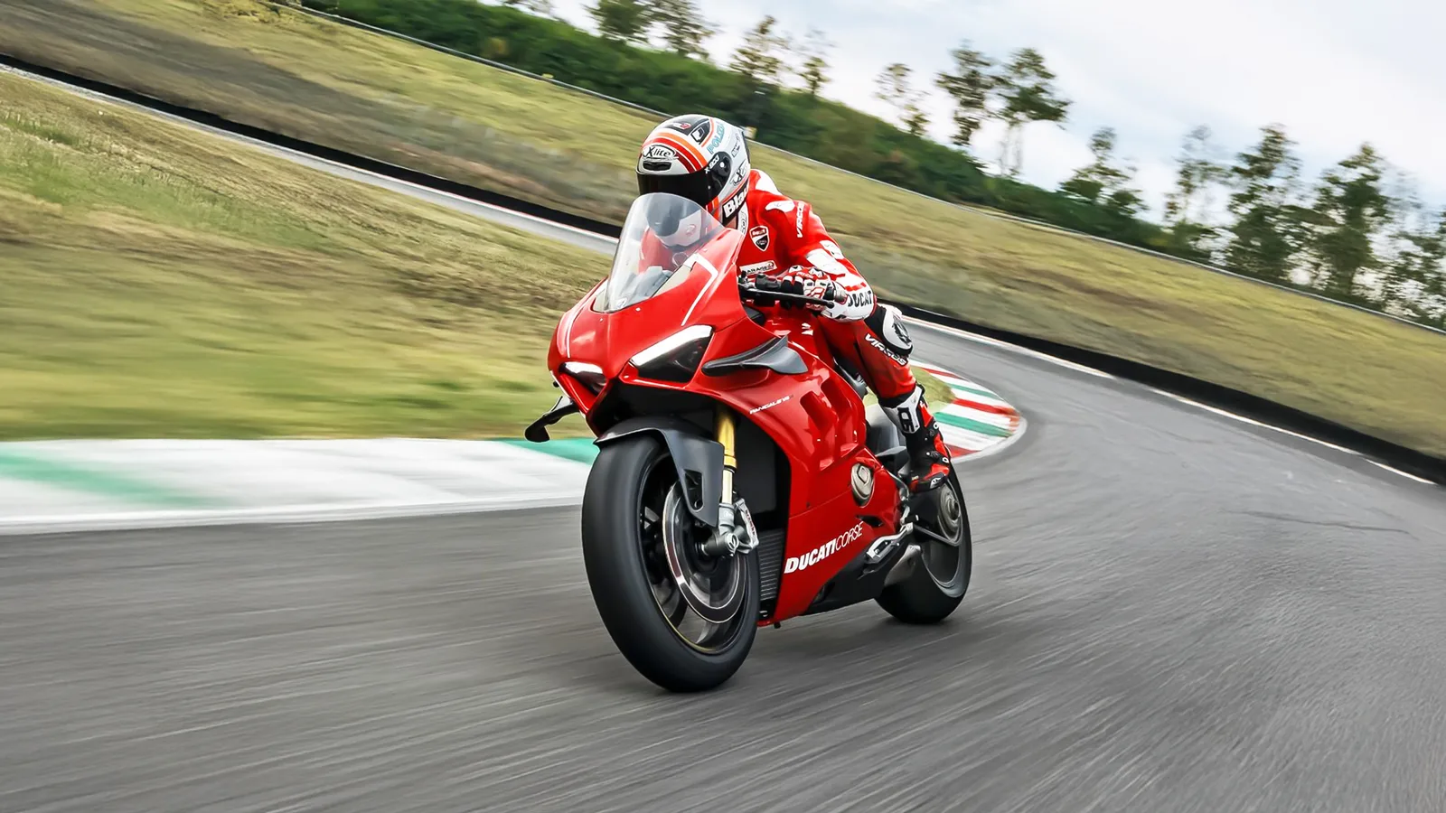 Ducati Panigale V4 - Pirelli Diablo Supercorsa SP V4