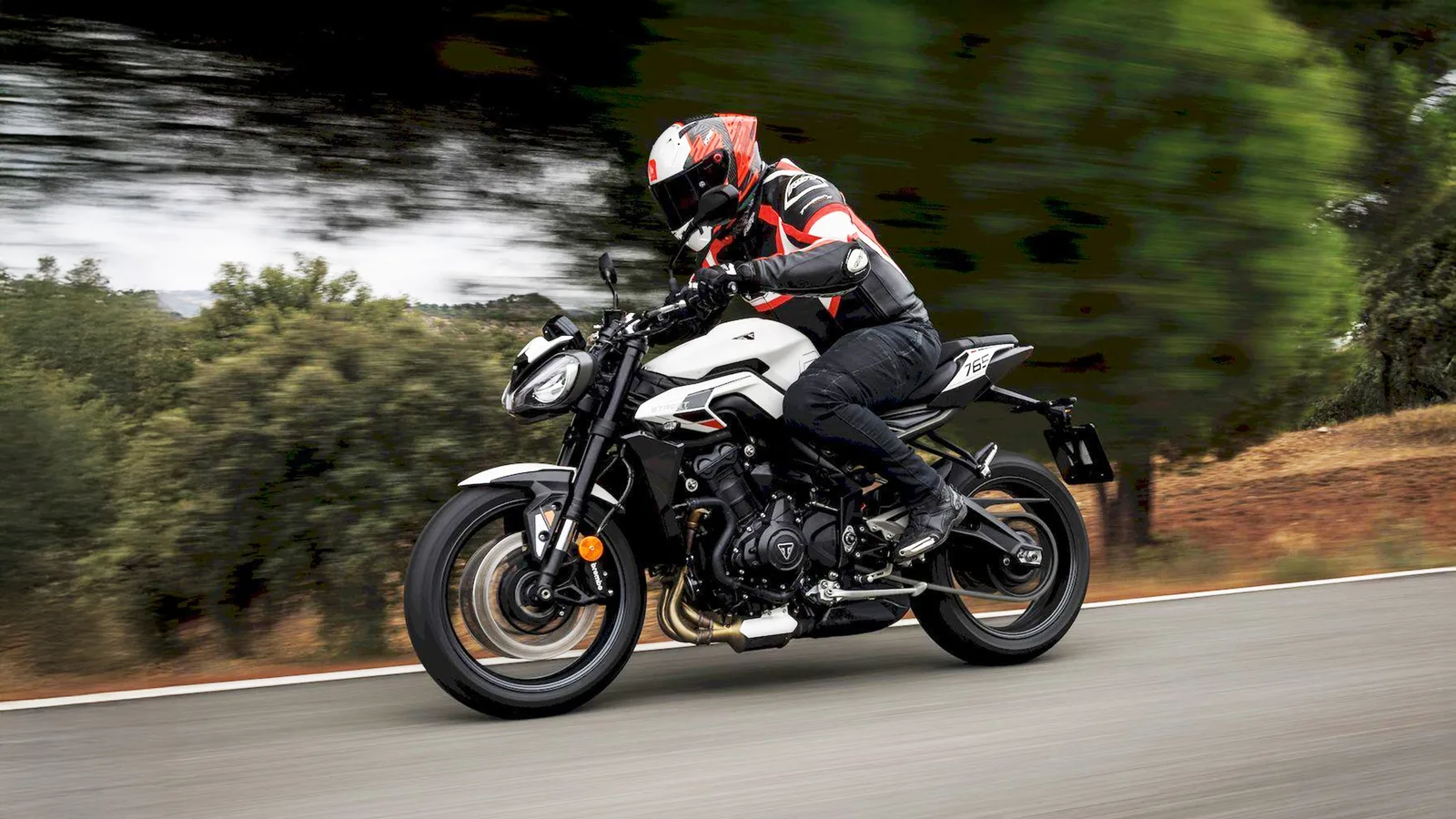 Best Tyres for Triumph Street Triple - Pirelli Diablo Supercorsa SP V4