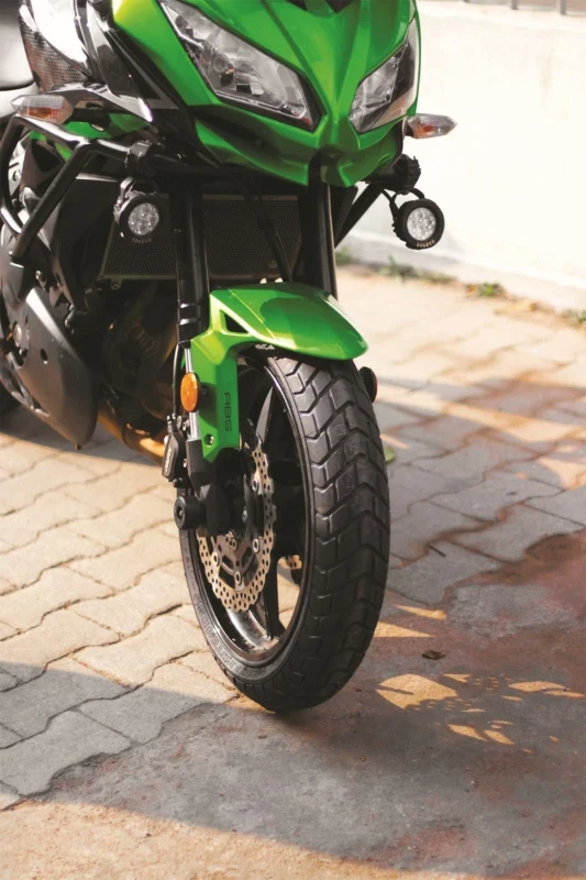 Pirelli MT60rs on Kawasaki Versys 650 front view fitment 2