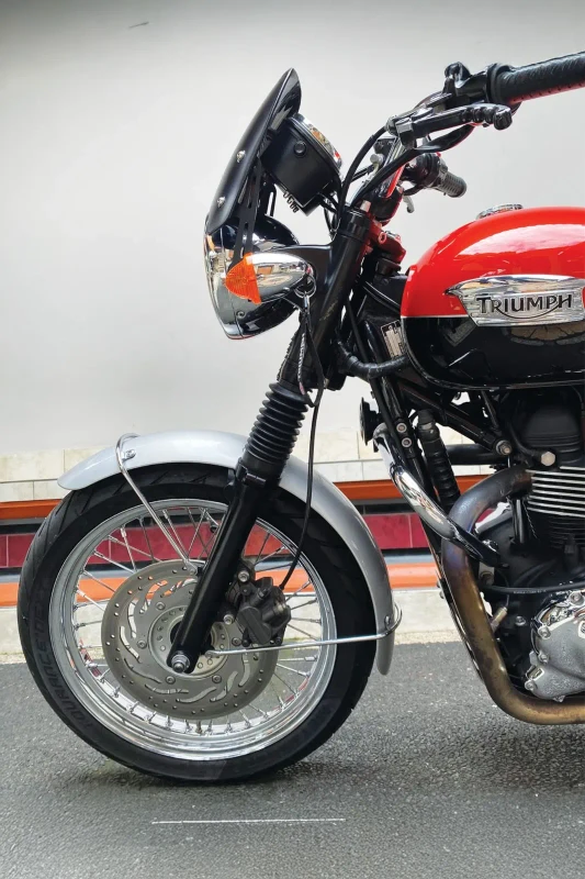 Rear tyre fitment on Triumph Bonneville T100 fitment 3