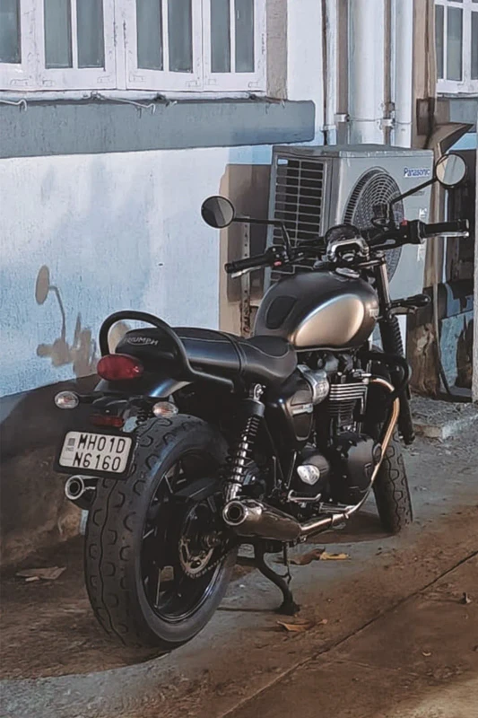 Triumph Street Twin fitted with premium tyres fitment 1