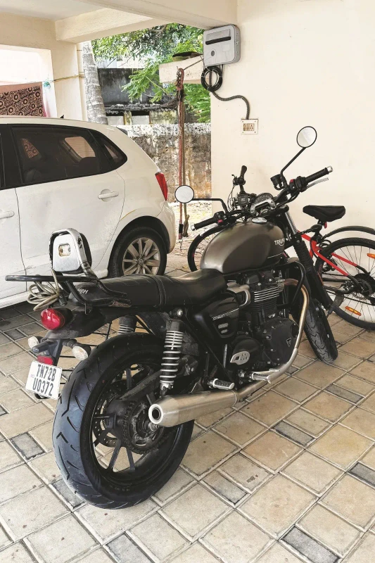 Triumph Street Twin side profile fitment 4