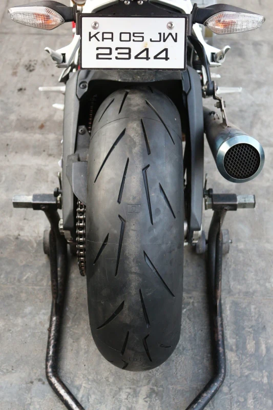 Pirelli Diablo Rosso IV Corsa fitment 3