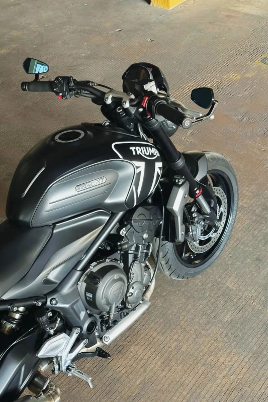 Rear tyre fitment on Triumph Trident 660 fitment 3