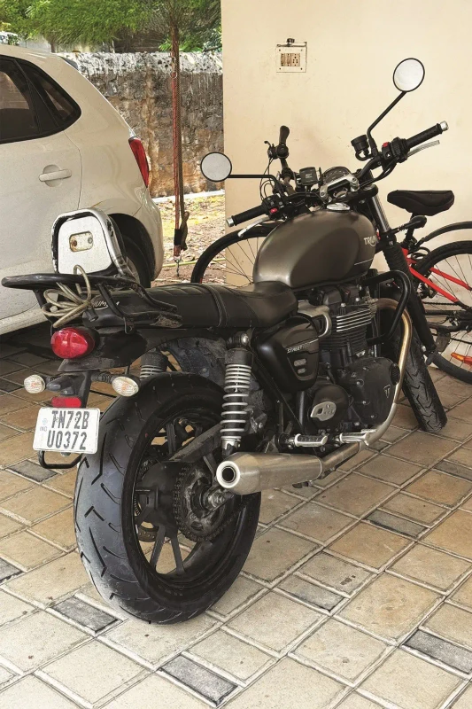 Front tyre of Triumph Street Twin fitment 2