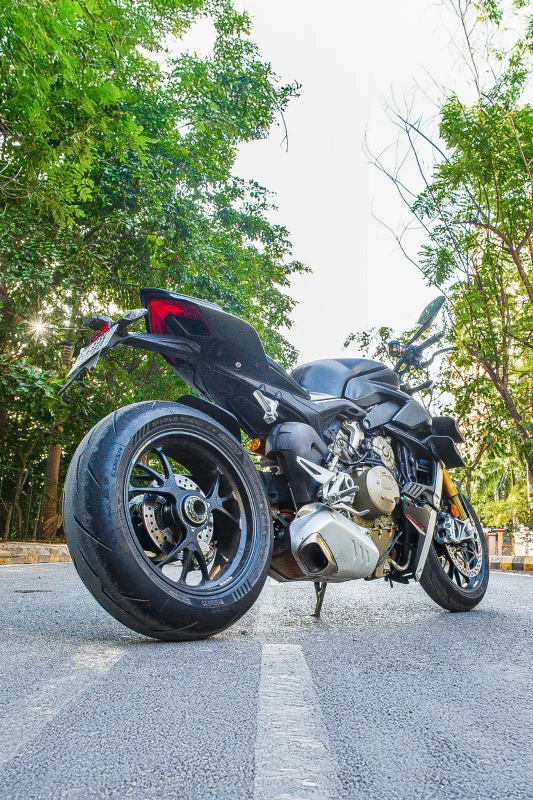Rear tyre fitment on Ducati Streetfighter V4 fitment 3