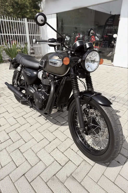Triumph Bonneville T100 fitted with premium tyres fitment 1