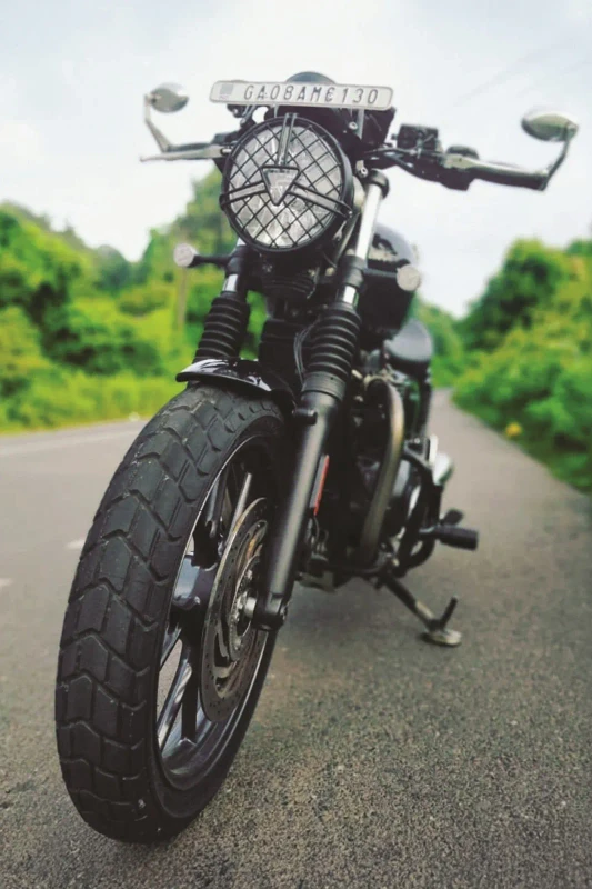 Rear tyre fitment on Triumph Street Twin fitment 3
