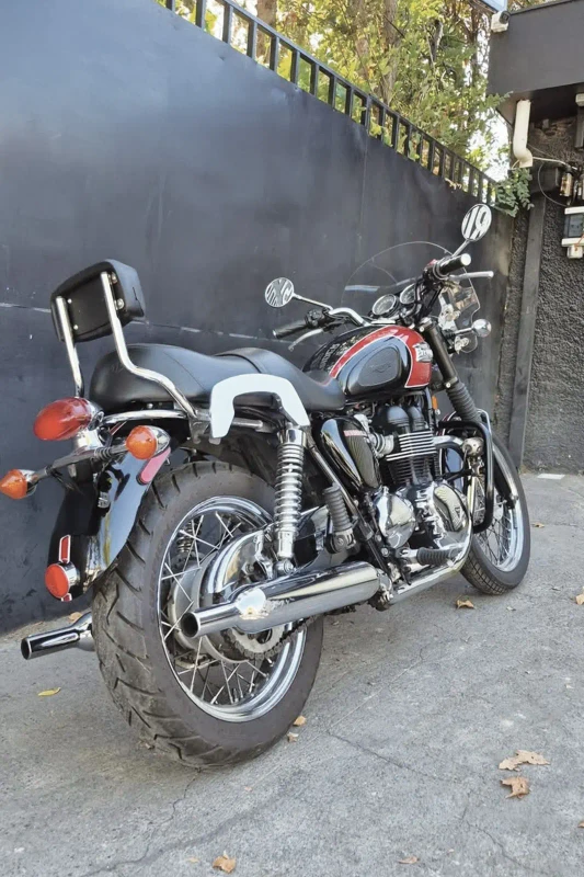 Triumph Bonneville T100 on Indian roads fitment 4