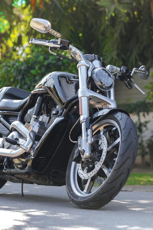 Harley-Davidson V-Rod performance cruiser fitment 4
