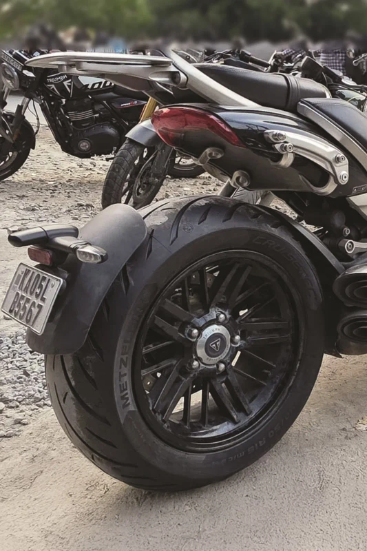 Rear tyre fitment on Triumph Rocket 3 fitment 3
