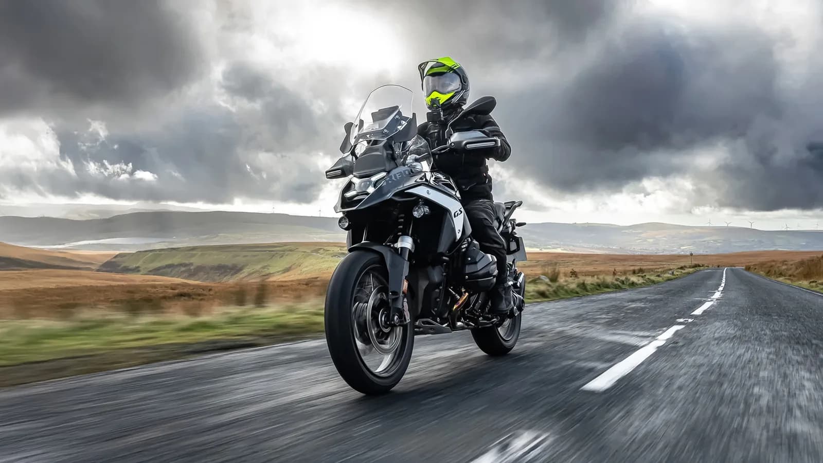 Best Tyres for BMW R1300 GS - Michelin Anakee Adventure 2'