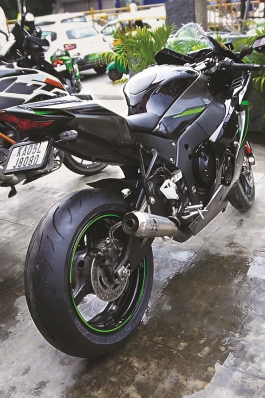 Metzeler Sportec M9 RR real world fitment 4