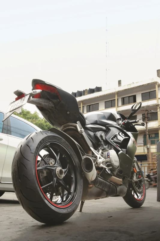 Metzeler Sportec M9 RR real world fitment 1