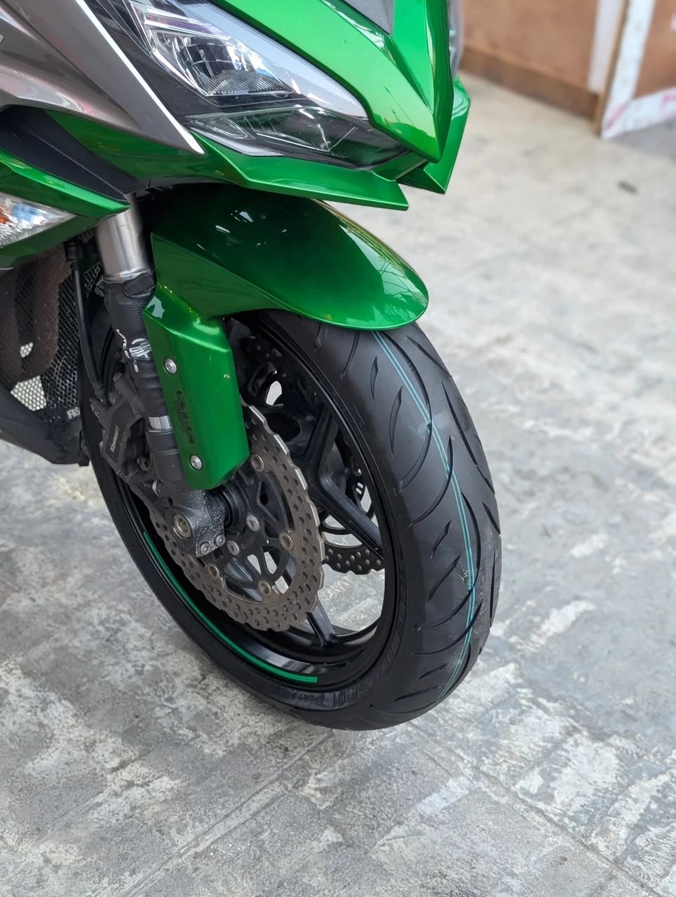 MRF Steel Brace SP 01 120/70 ZR17 Front tyre on Kawasaki Ninja 1000 superbike