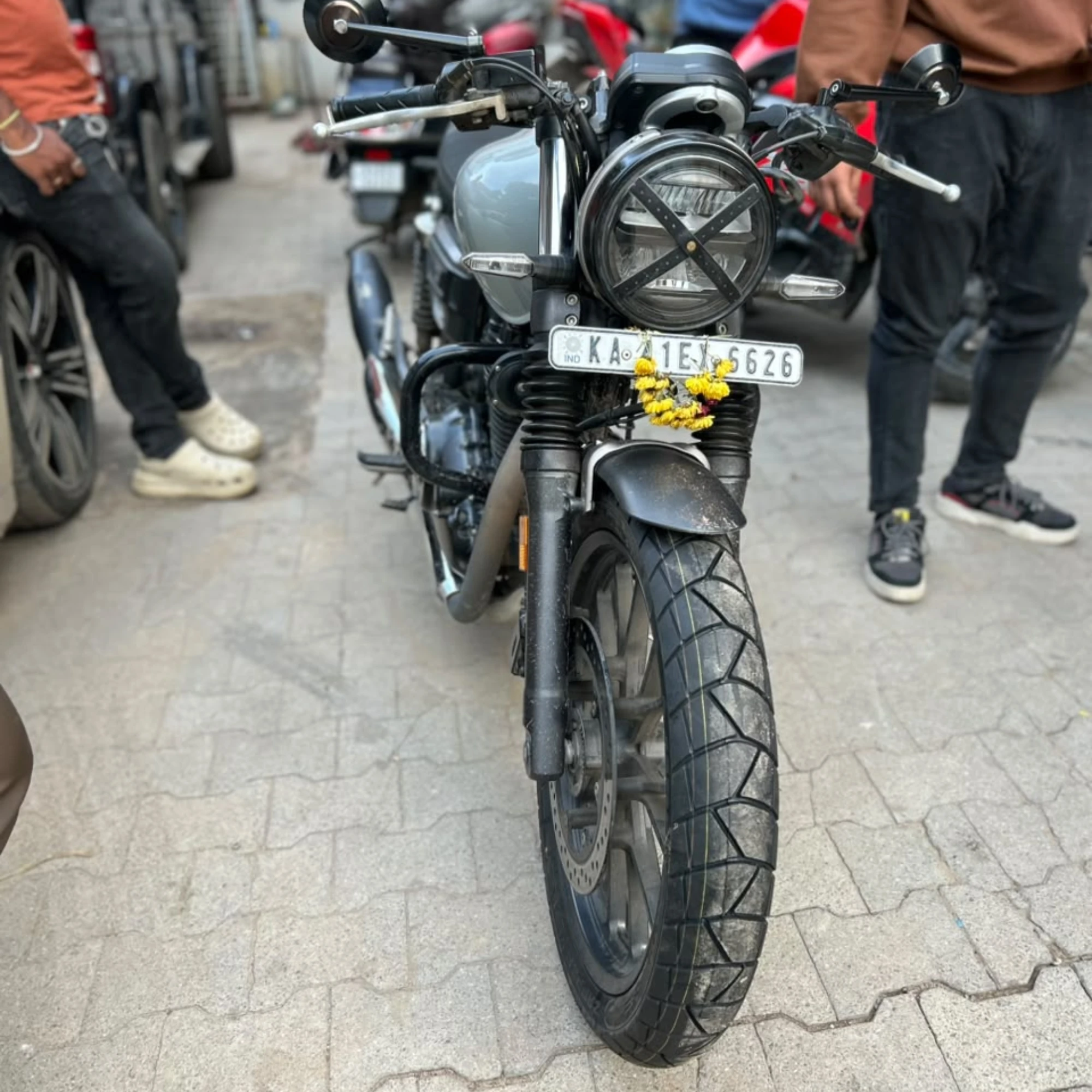 MRF Zapper Kurve 100/90-19 front tyre fitted on Honda CB350 RS