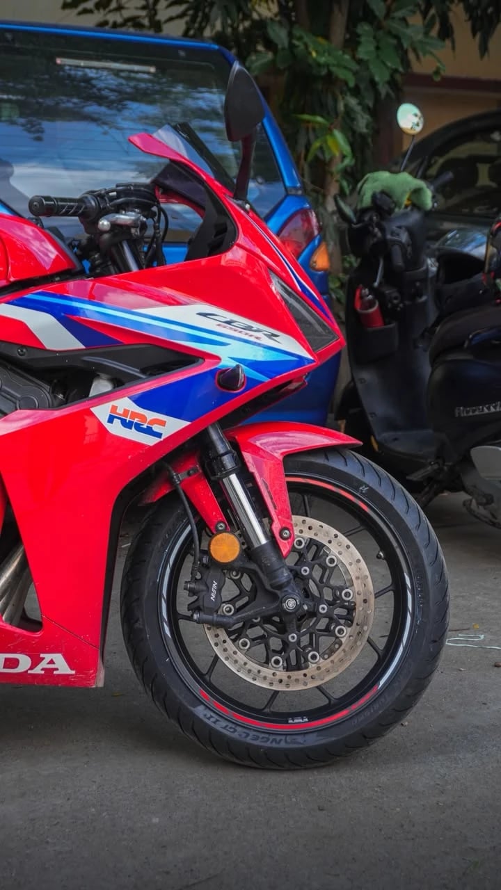 Pirelli Angel GT 2 120/70 ZR17 front tyre fitted on Honda CBR650R