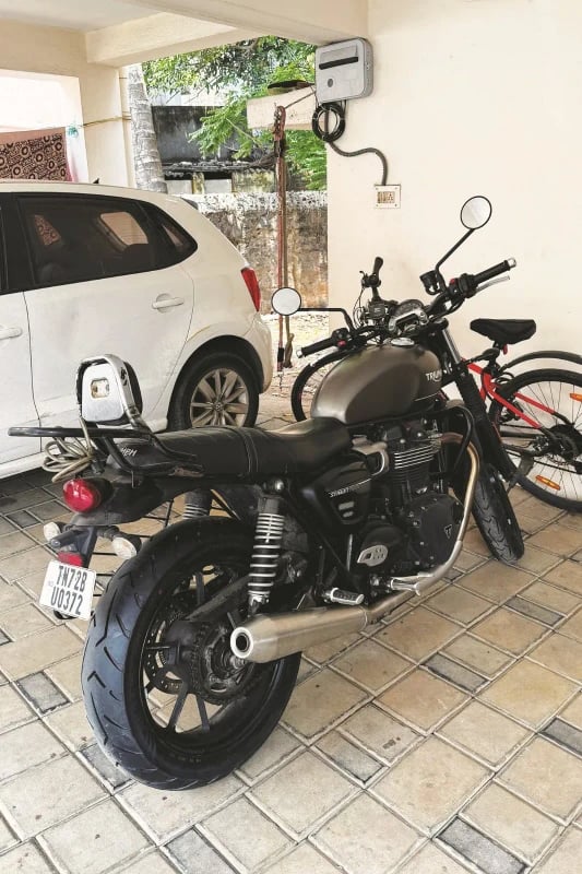 Triumph Street Twin side profile fitment 4