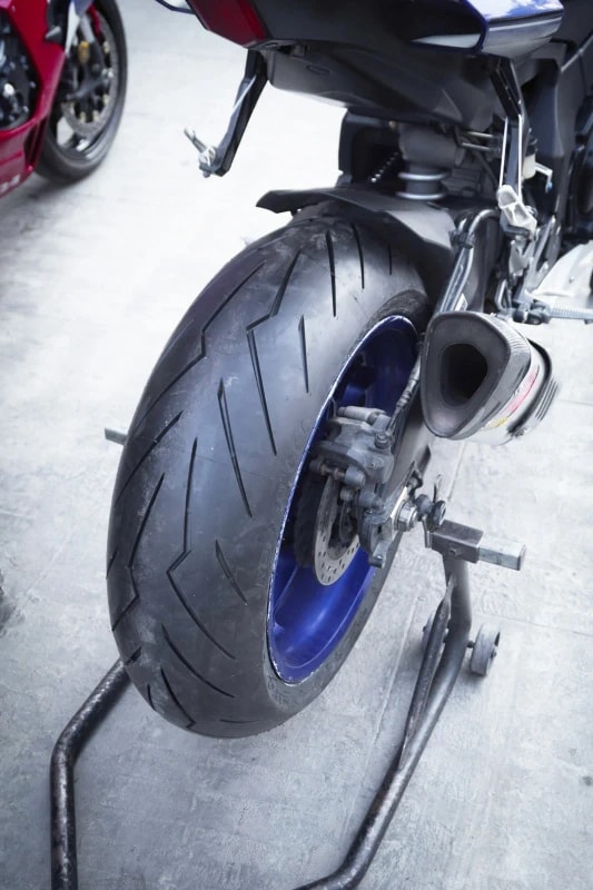 Yamaha YZF-R1 performance motorcycle fitment 2