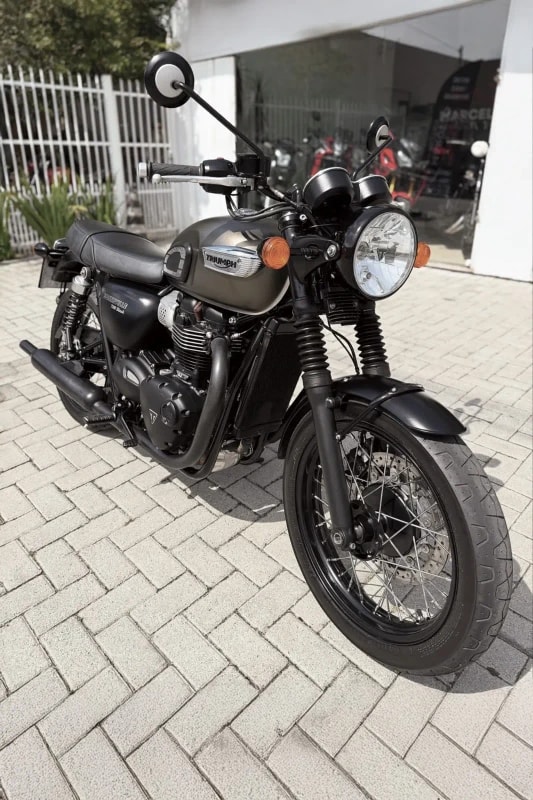 Triumph Bonneville T100 fitted with premium tyres fitment 1