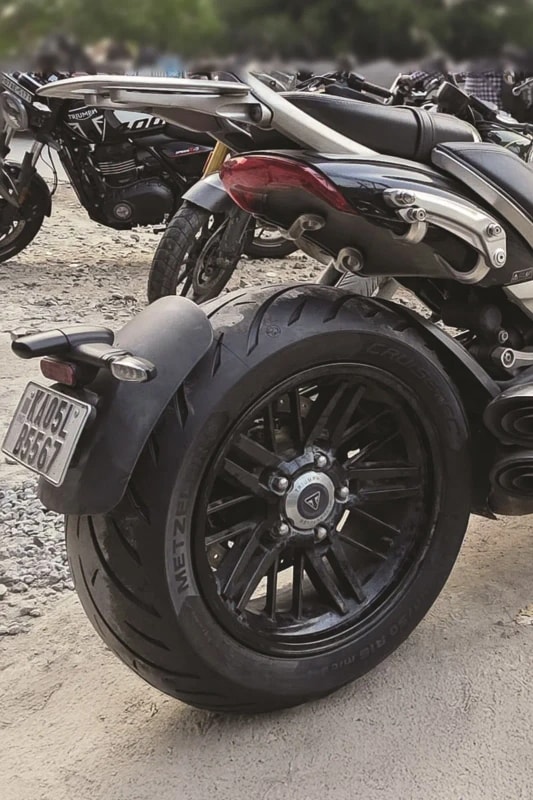 Rear tyre fitment on Triumph Rocket 3 fitment 3