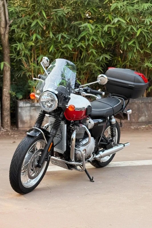 Triumph Bonneville T120 rear tyre fitment fitment 4