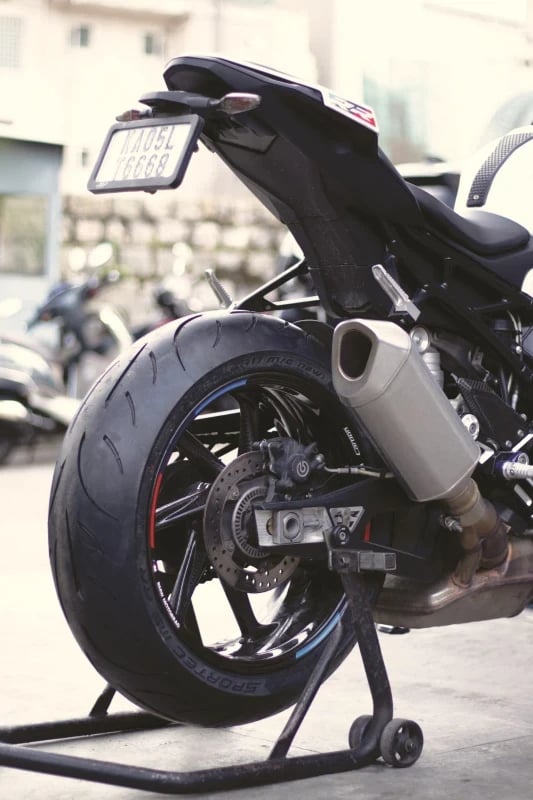 Michelin Road 6 on Kawasaki Z900 fitment rear view