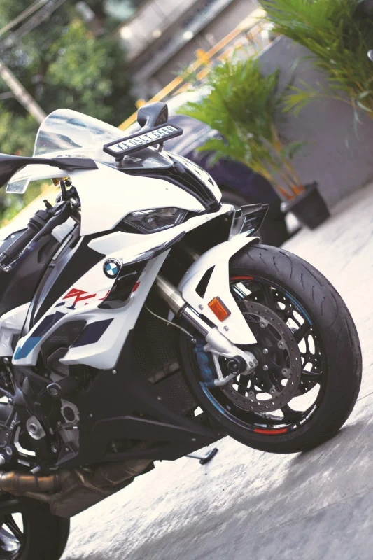 Kawasaki Z900 with the Pirelli Diablo Rosso 3 fitment 4