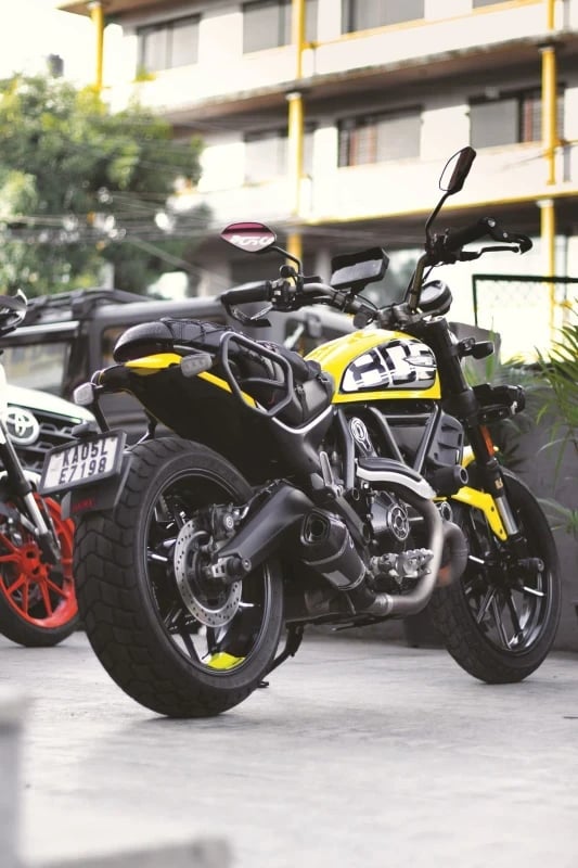 pirelli-mt60-real-fitted-image3 Black and yellow motorcycle fitted with Pirelli MT60 dual-purpose tyre