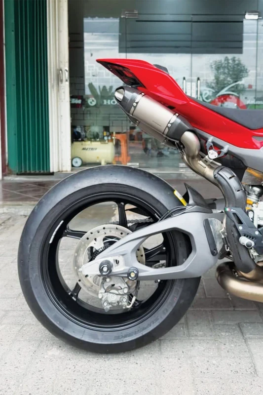 Pirelli Diablo Superbike SC3 fitment 2