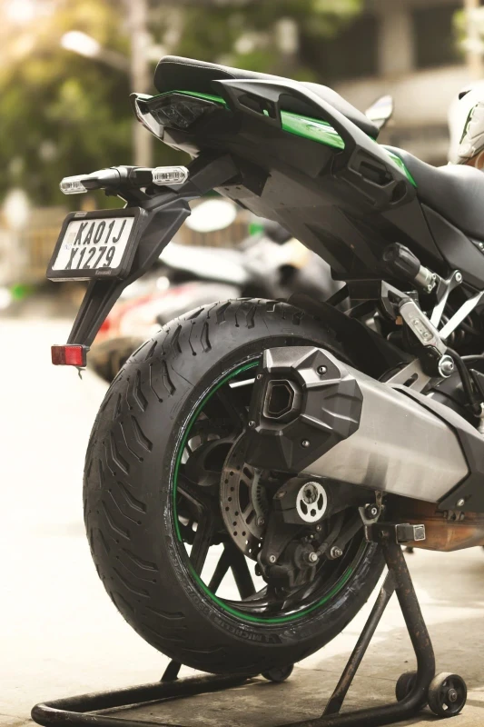 Kawasaki Ninja 1000 installed with the best touring tyre Michelin Road 6 fitment 2