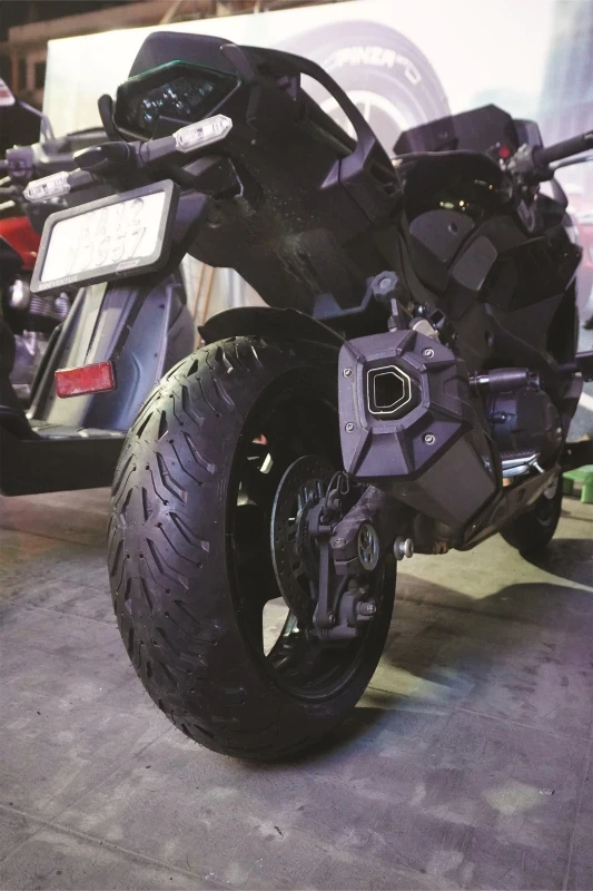 Kawasaki Ninja 1000 installed with the Michelin Road 6 fitment 1