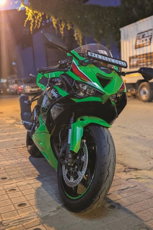 Kawasaki ZX6R installed with the Pirelli Diablo Rosso Series fitment 3