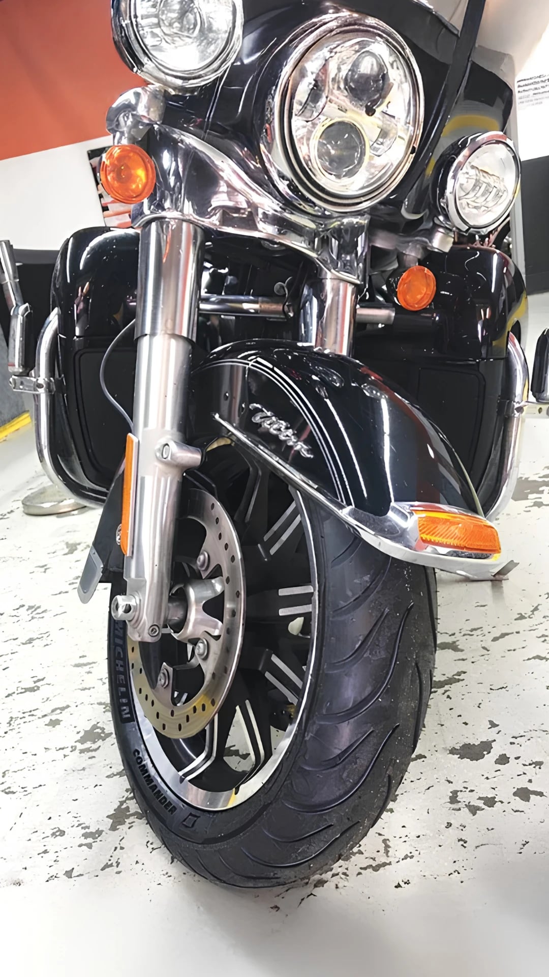 michelin-commander-iii-cruiser-fitment2 Michelin Commander III Cruiser front tyre fitted on a Harley-Davidson cruiser