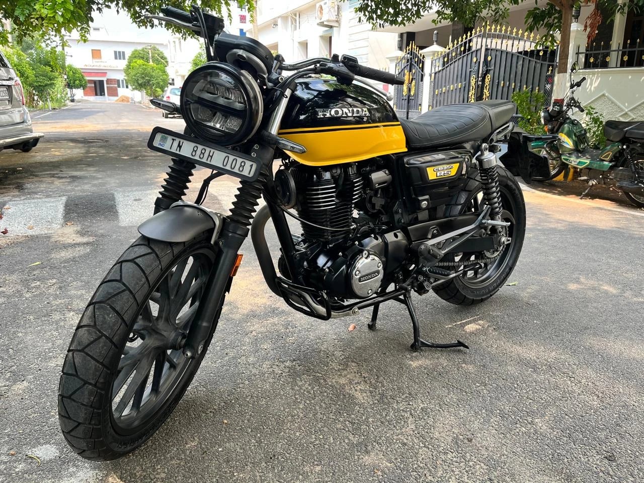 MRF Zapper Kurve F1 100/90-19 Front Tyre on Honda CB350RS MRF Zapper Kurve F1 100/90-19 57H front tyre fitted on Honda CB350RS