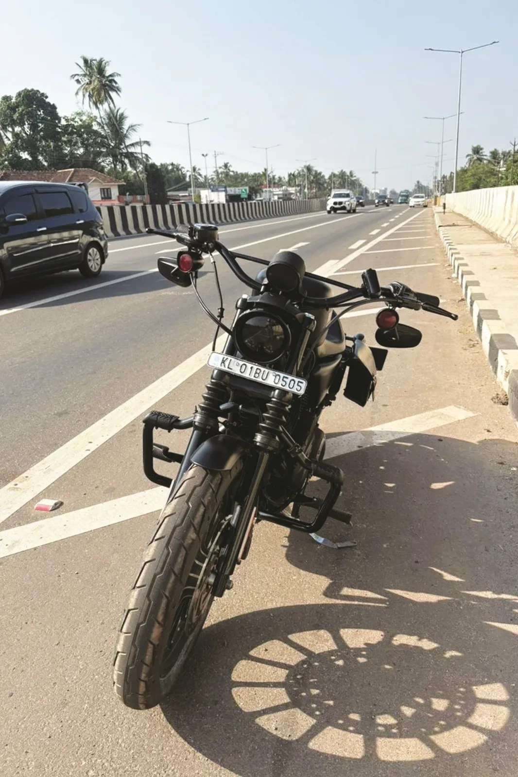 real-fitted-scorcher31-2 Cruiser motorcycle with Michelin Scorcher 31 tyres parked on a city street