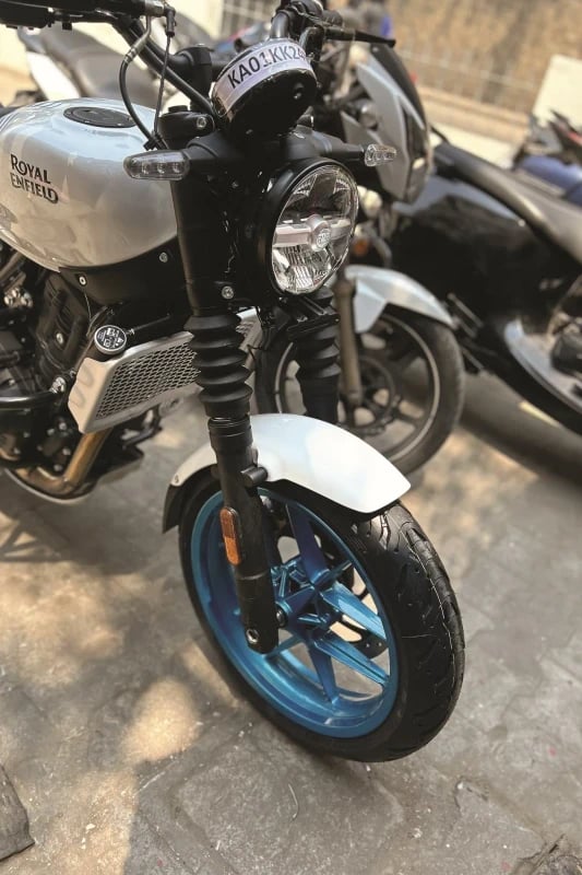 Royal Enfield Guerrilla 450 front wheel and suspension view fitment 1