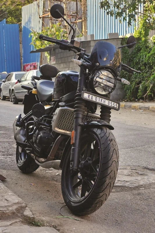 Front three-quarter view of Royal Enfield Guerrilla 450 fitment 3