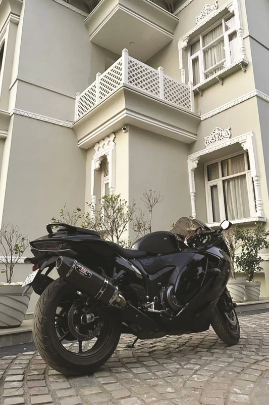 Premium sports touring setup on the Suzuki Hayabusa fitment 2