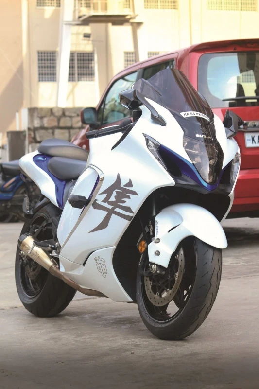 Gen 3 Suzuki Hayabusa installed with the best sports tyre Pirelli Diablo Rosso series fitment 4