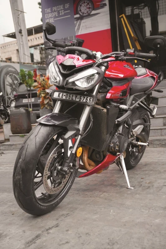 Front view of the Street Triple RS gets the Pirelli Diablo Rosso series fitment 3