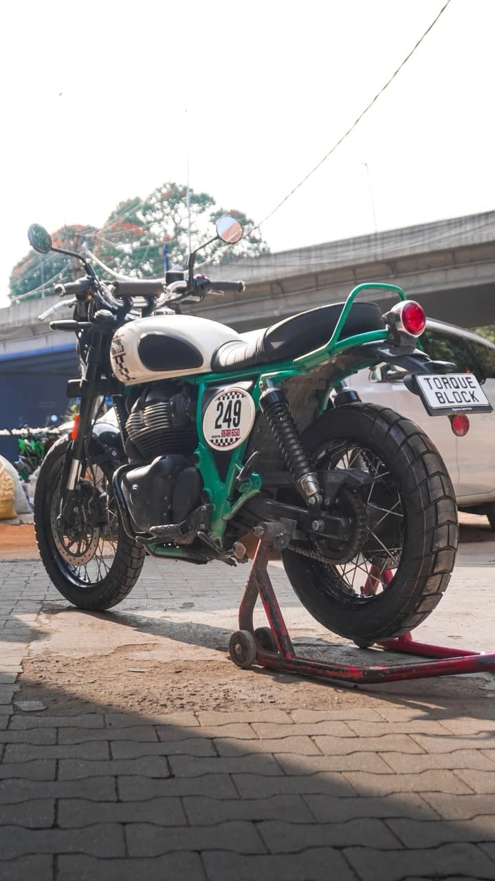 Vredestein Centauro XR 140/80-17 Rear Tyre Fitment on Bear 650 Royal Enfield Bear 650 rear wheel with Vredestein Centauro XR 140/80-17 motorcycle tyre fitted