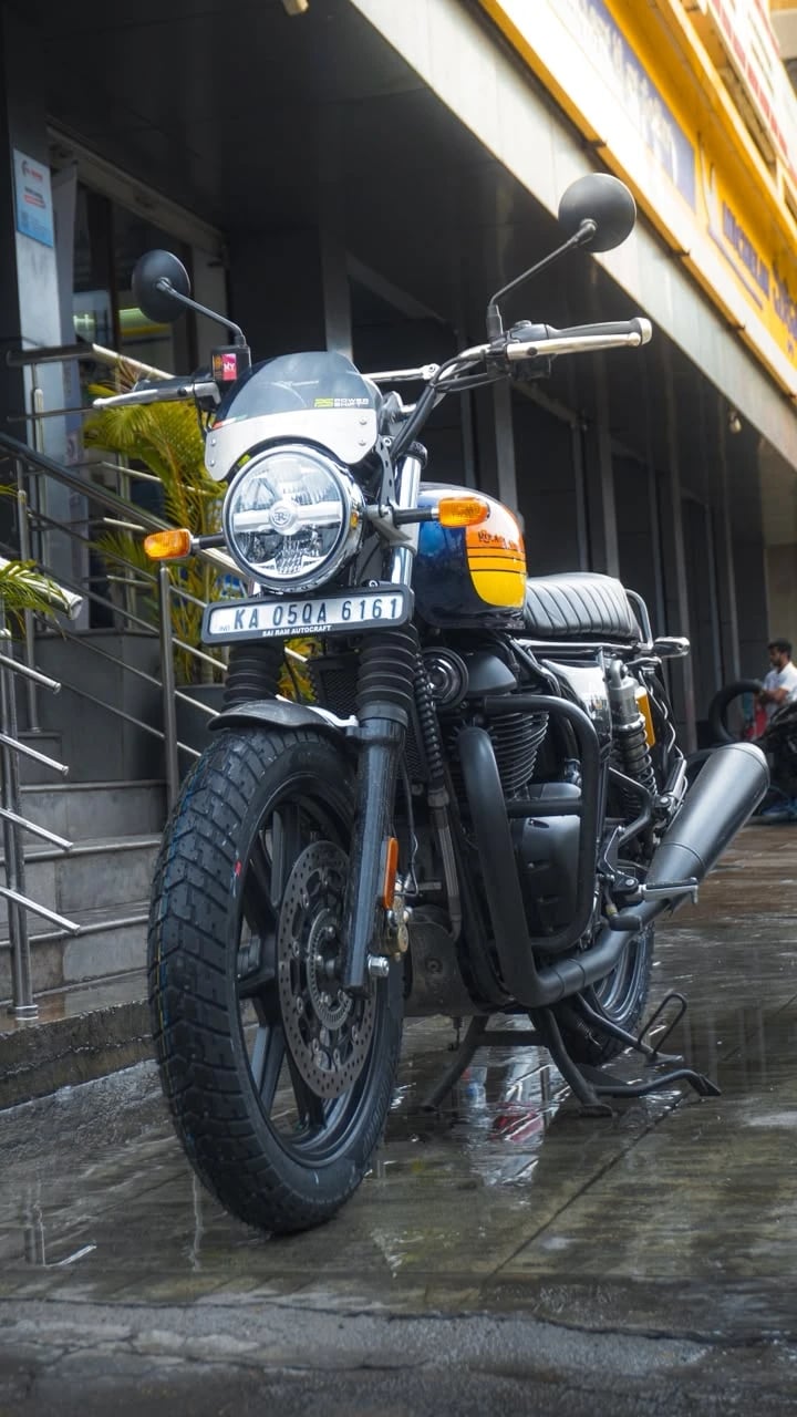 Interceptor 650 Front View with TrailHound SCR Tyre Front view of Royal Enfield Interceptor 650 with Eurogrip TrailHound SCR tyre