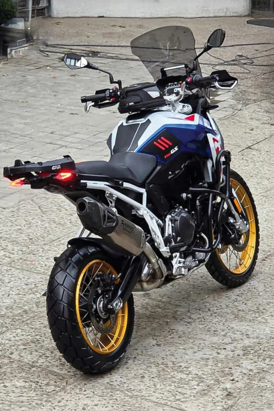 BMW F 900 GS adventure motorcycle fitment 4
