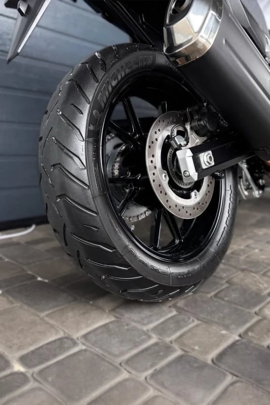 Front tyre of Suzuki V-Strom 650 fitment 2