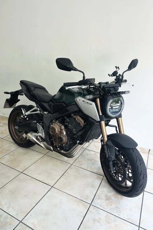 Front tyre of Honda CB650R fitment 2