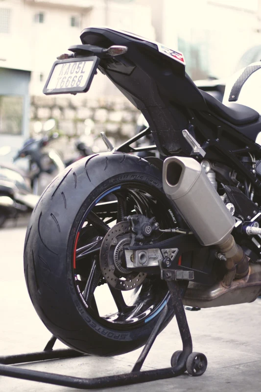 Rear tyre fitment on BMW S1000RR fitment 3