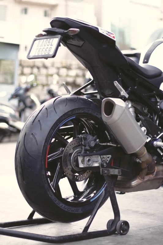 Rear tyre fitment on BMW S1000RR fitment 3