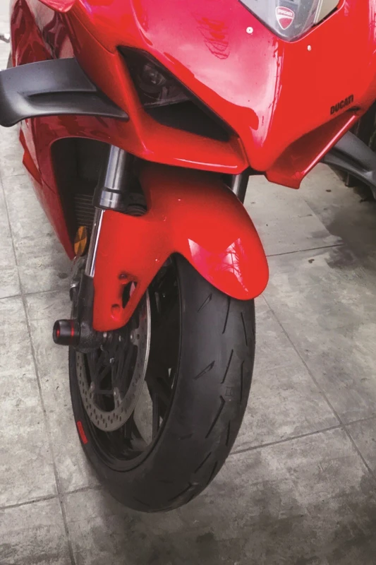 Front tyre of Ducati Panigale V4 fitment 2