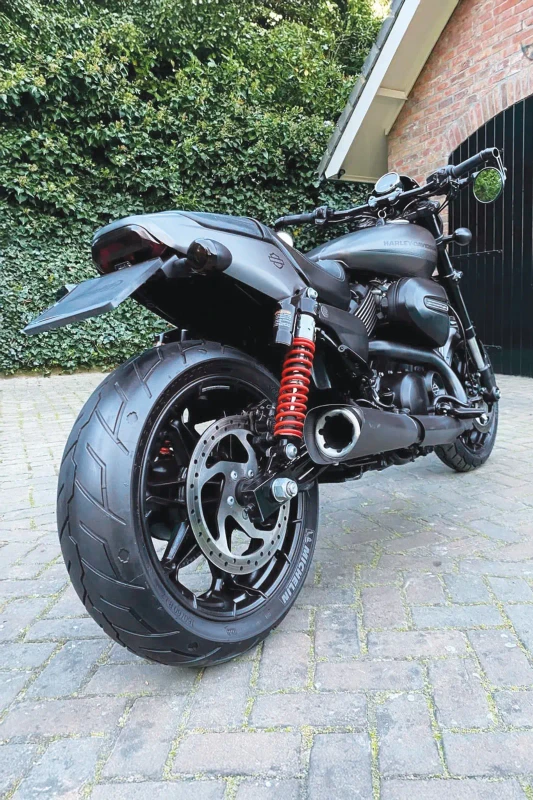 Rear tyre fitment on Harley-Davidson Street Rod fitment 3